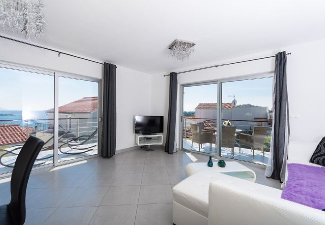 Appartement à Tribunj - Appartement dans Tribunj avec vue mer, terrasse, Climatisation, WIFI (4265-2) Appartement à Tribunj - Appartement dans Tribunj avec vue mer, terrasse, Climatisation, WIFI (4265-2)