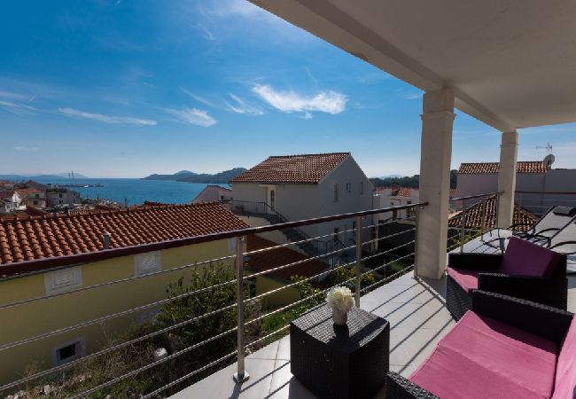 Appartement à Tribunj - Appartement dans Tribunj avec vue mer, terrasse, Climatisation, WIFI (4265-2) Appartement à Tribunj - Appartement dans Tribunj avec vue mer, terrasse, Climatisation, WIFI (4265-2)