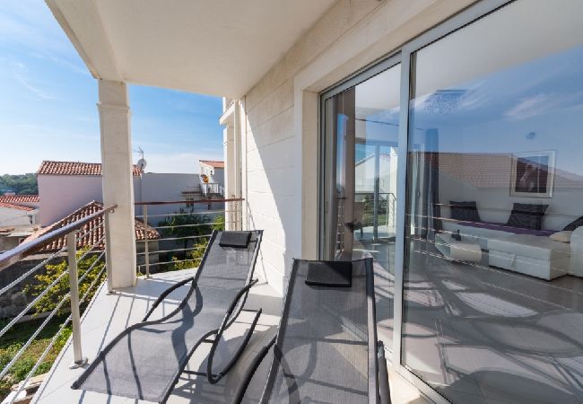 Appartement à Tribunj - Appartement dans Tribunj avec vue mer, terrasse, Climatisation, WIFI (4265-2) Appartement à Tribunj - Appartement dans Tribunj avec vue mer, terrasse, Climatisation, WIFI (4265-2)
