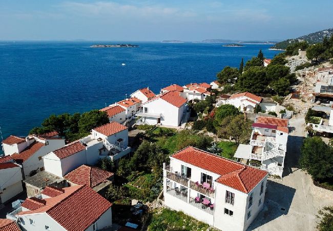 Appartement à Tribunj - Appartement dans Tribunj avec vue mer, terrasse, Climatisation, WIFI (4265-2) Appartement à Tribunj - Appartement dans Tribunj avec vue mer, terrasse, Climatisation, WIFI (4265-2)