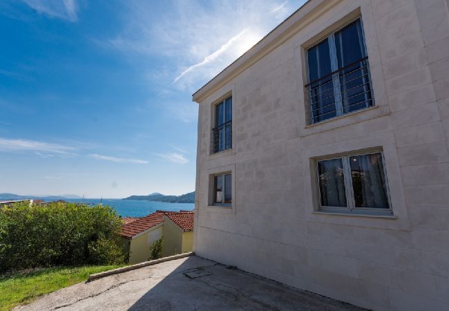 Appartement à Tribunj - Appartement dans Tribunj avec vue mer, terrasse, Climatisation, WIFI (4265-2) Appartement à Tribunj - Appartement dans Tribunj avec vue mer, terrasse, Climatisation, WIFI (4265-2)