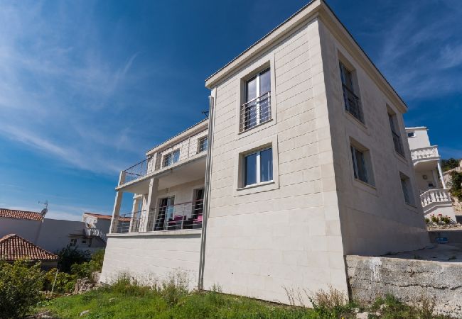 Appartement à Tribunj - Appartement dans Tribunj avec vue mer, terrasse, Climatisation, WIFI (4265-2) Appartement à Tribunj - Appartement dans Tribunj avec vue mer, terrasse, Climatisation, WIFI (4265-2)