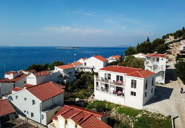 Appartement à Tribunj - Appartement dans Tribunj avec vue mer, terrasse, Climatisation, WIFI (4265-2) Appartement à Tribunj - Appartement dans Tribunj avec vue mer, terrasse, Climatisation, WIFI (4265-2)