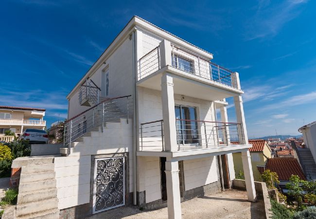 Appartement à Tribunj - Appartement dans Tribunj avec vue mer, terrasse, Climatisation, WIFI (4265-2) Appartement à Tribunj - Appartement dans Tribunj avec vue mer, terrasse, Climatisation, WIFI (4265-2)