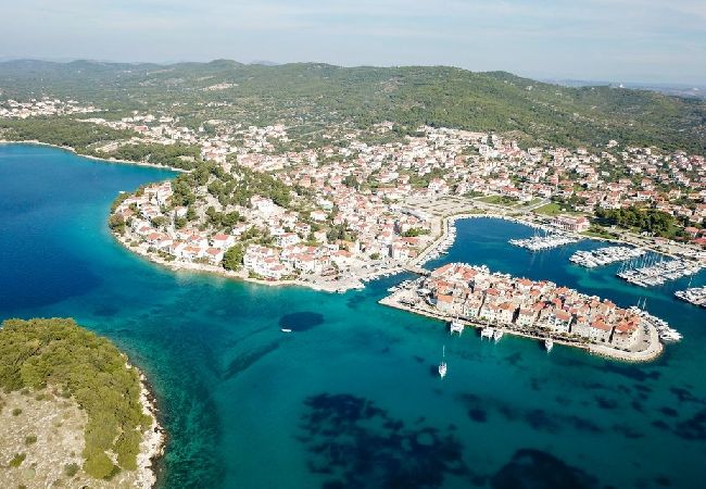 Appartement à Tribunj - Appartement dans Tribunj avec vue mer, terrasse, Climatisation, WIFI (4265-2) Appartement à Tribunj - Appartement dans Tribunj avec vue mer, terrasse, Climatisation, WIFI (4265-2)