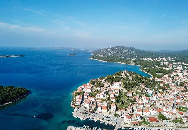 Appartement à Tribunj - Appartement dans Tribunj avec vue mer, terrasse, Climatisation, WIFI (4265-2) Appartement à Tribunj - Appartement dans Tribunj avec vue mer, terrasse, Climatisation, WIFI (4265-2)