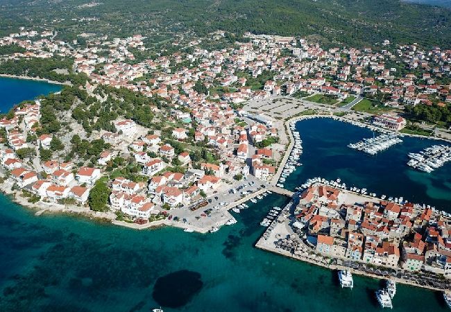 Appartement à Tribunj - Appartement dans Tribunj avec vue mer, terrasse, Climatisation, WIFI (4265-2) Appartement à Tribunj - Appartement dans Tribunj avec vue mer, terrasse, Climatisation, WIFI (4265-2)