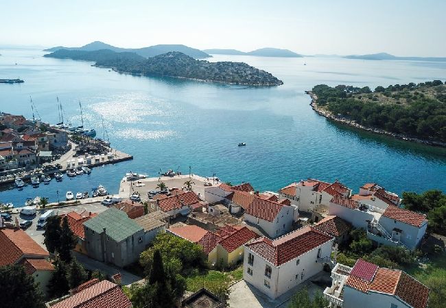 Appartement à Tribunj - Appartement dans Tribunj avec vue mer, terrasse, Climatisation, WIFI (4265-2) Appartement à Tribunj - Appartement dans Tribunj avec vue mer, terrasse, Climatisation, WIFI (4265-2)