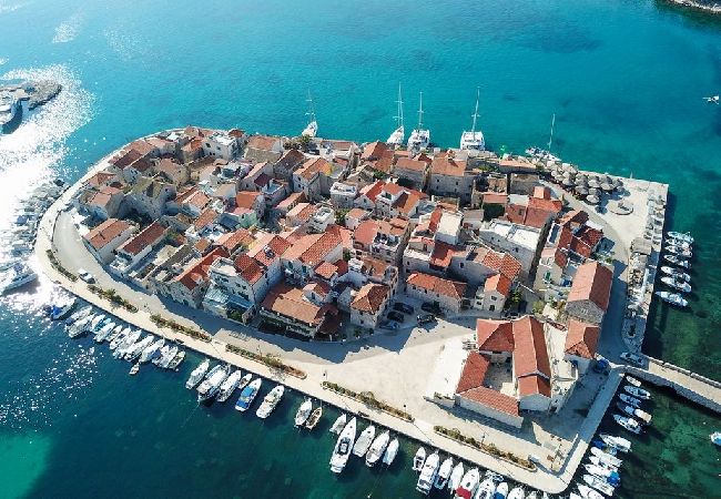 Appartement à Tribunj - Appartement dans Tribunj avec vue mer, terrasse, Climatisation, WIFI (4265-2) Appartement à Tribunj - Appartement dans Tribunj avec vue mer, terrasse, Climatisation, WIFI (4265-2)