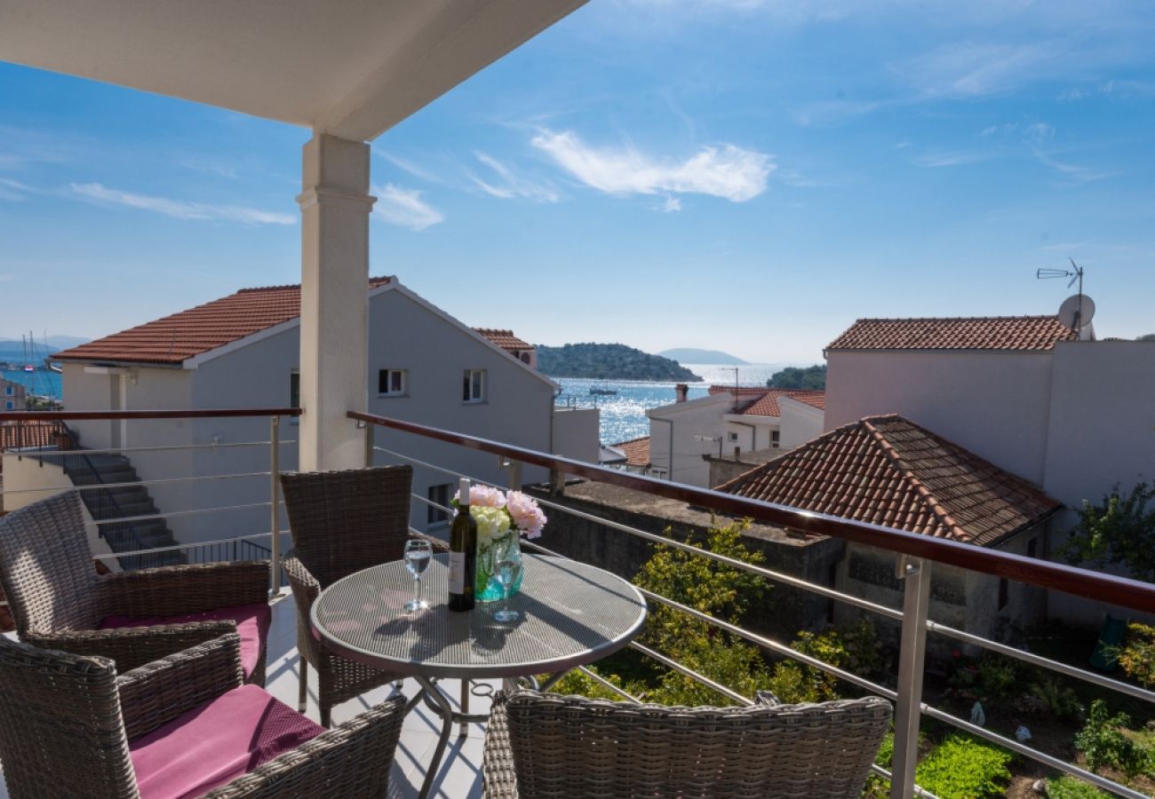 Appartement à Tribunj - Appartement dans Tribunj avec vue mer, terrasse, Climatisation, WIFI (4265-2)