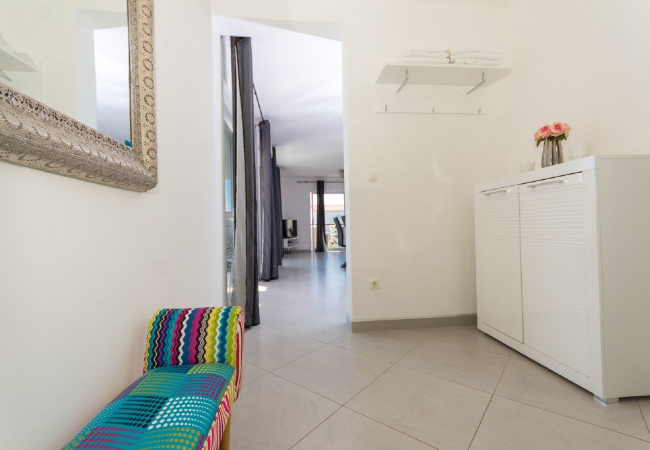 Appartement à Tribunj - Appartement dans Tribunj avec vue mer, terrasse, Climatisation, WIFI (4265-2)