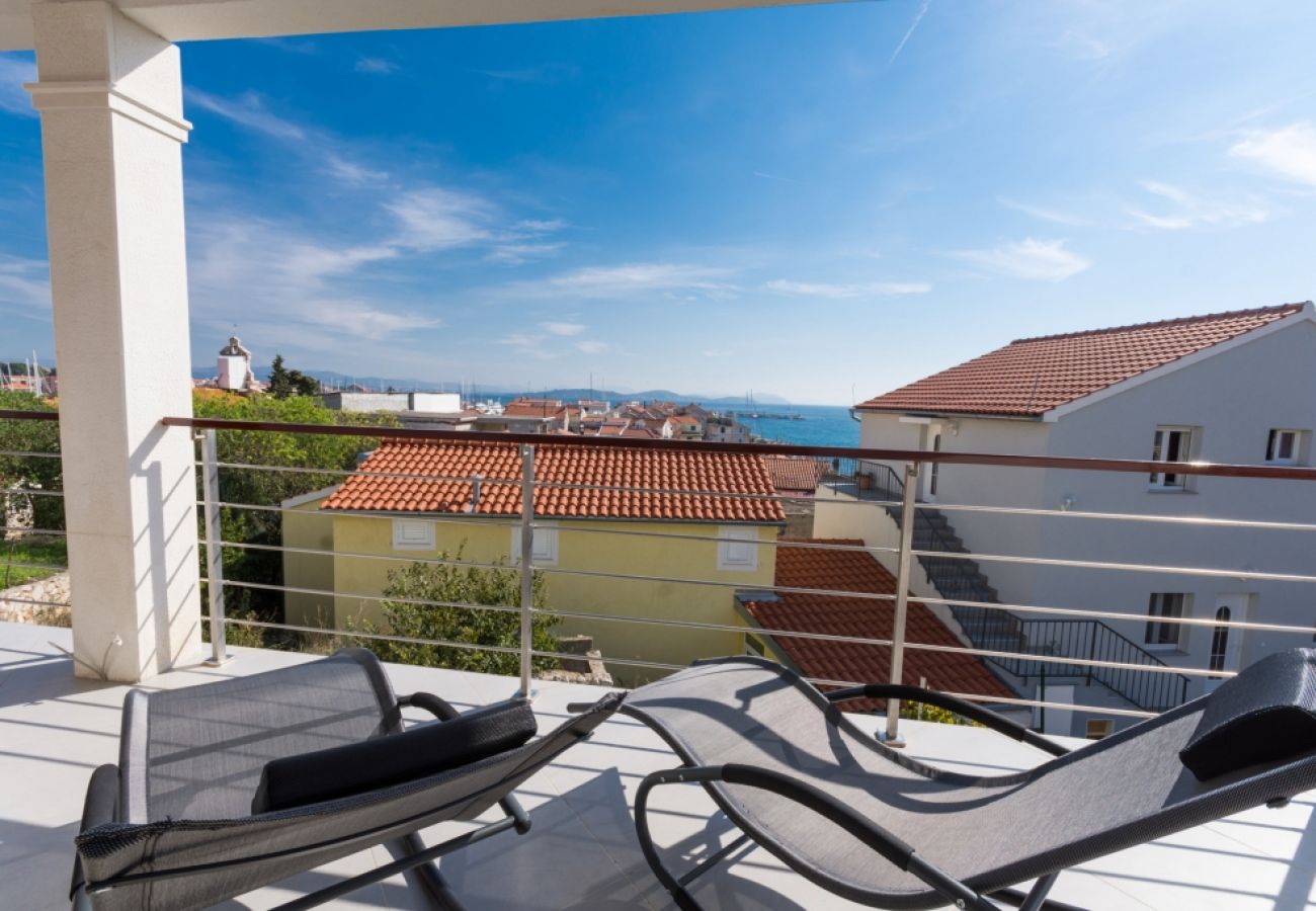 Appartement à Tribunj - Appartement dans Tribunj avec vue mer, terrasse, Climatisation, WIFI (4265-2)