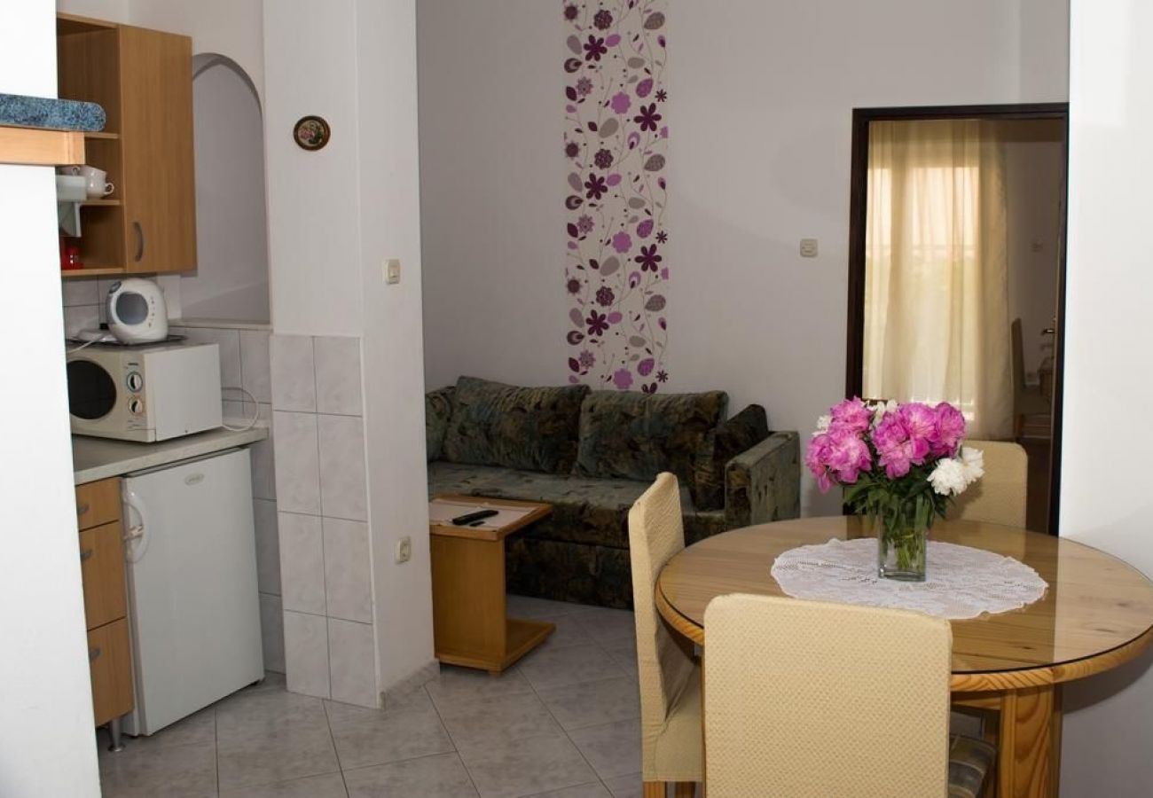 Appartement à Vodice - Appartement dans Vodice avec Balcon, Climatisation, WIFI, Machine à laver (4266-2)