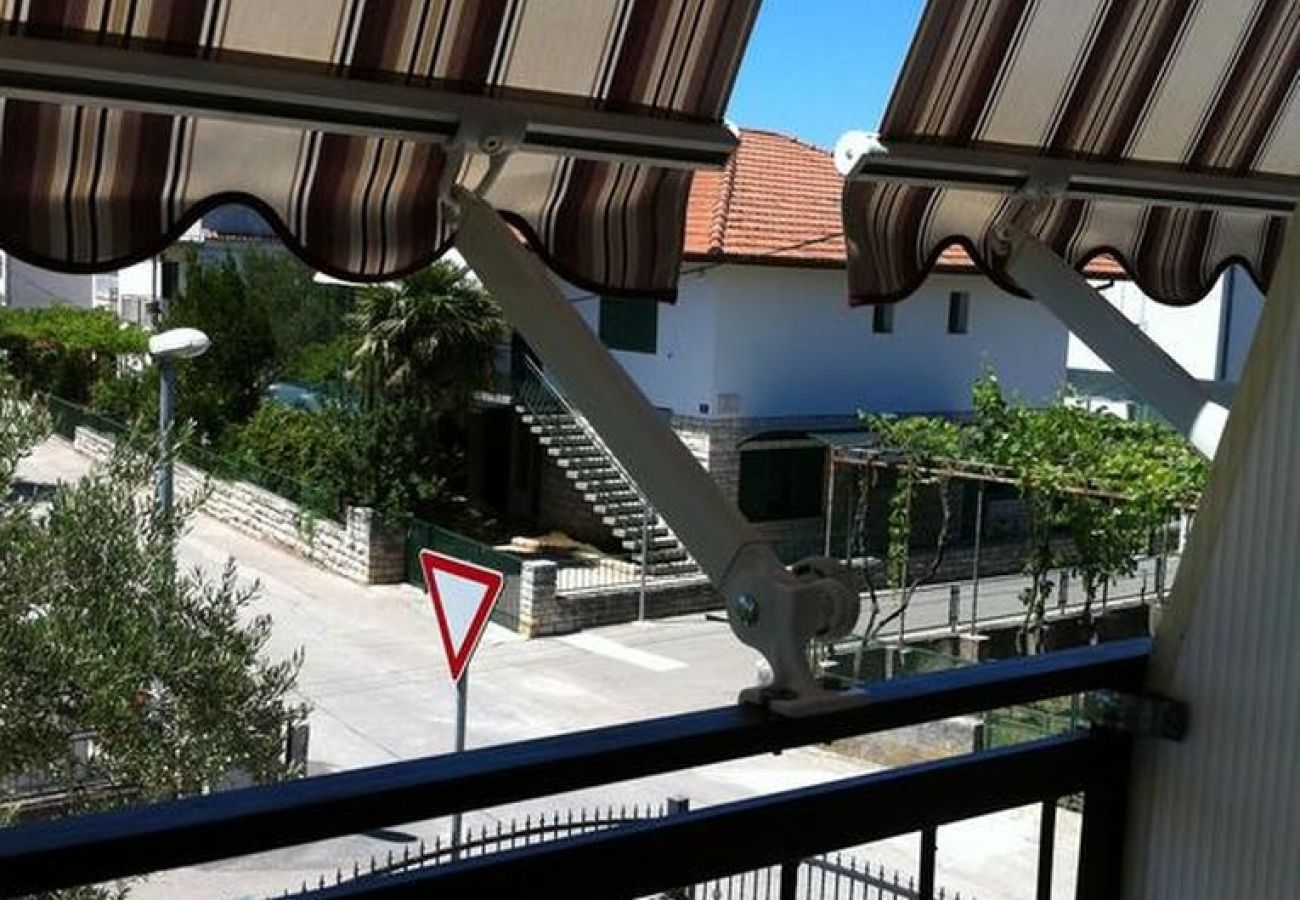 Appartement à Vodice - Appartement dans Vodice avec Balcon, Climatisation, WIFI, Machine à laver (4266-2)