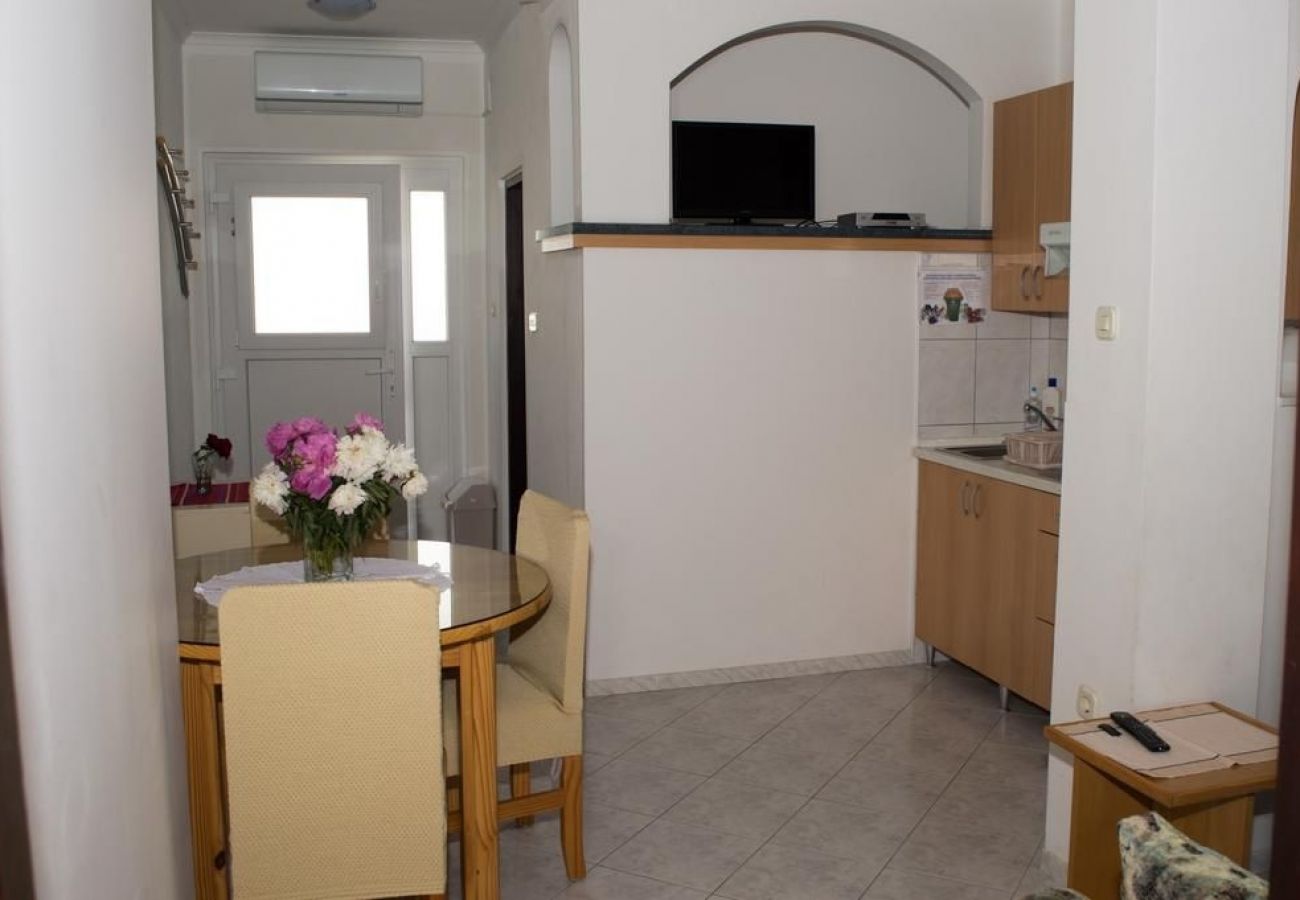 Appartement à Vodice - Appartement dans Vodice avec Balcon, Climatisation, WIFI, Machine à laver (4266-2)