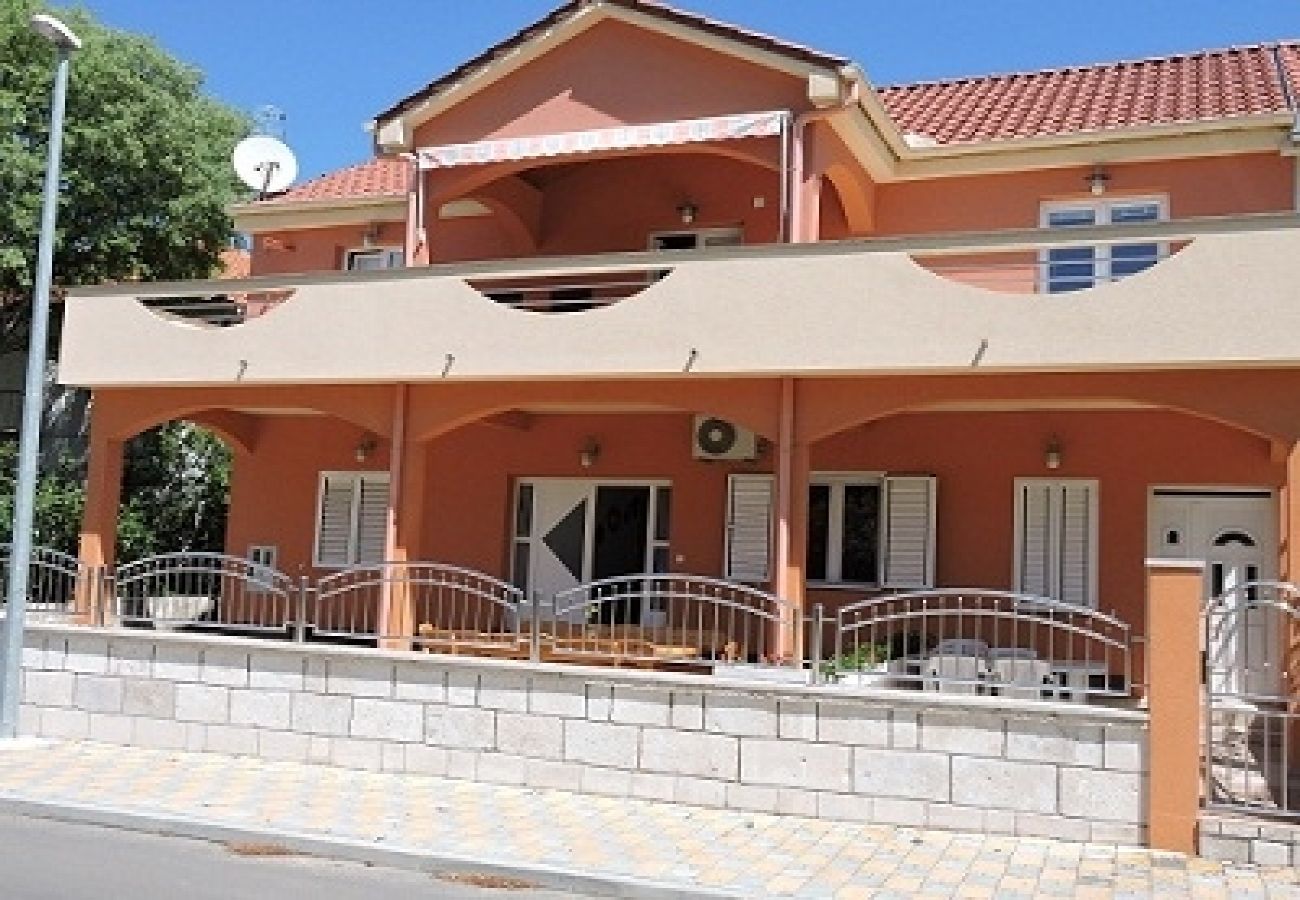 Appartement à Biograd na moru - Appartement dans Biograd na Moru avec terrasse, Climatisation, WIFI, Lave-vaisselle (4269-1)