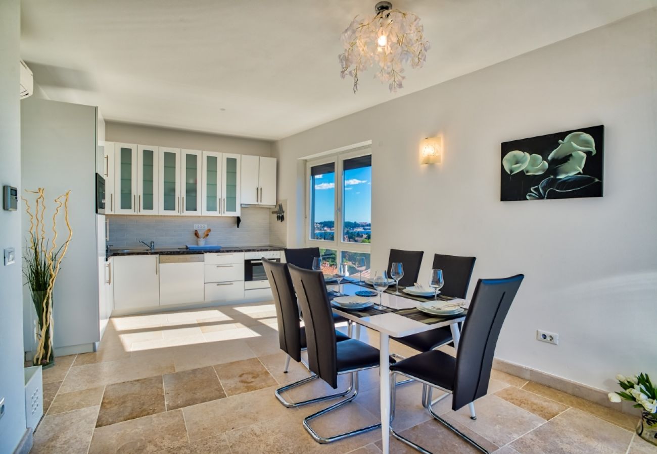 Appartement à Rovinj - Appartement dans Rovinj avec vue mer, terrasse, Climatisation, WIFI (4286-6)