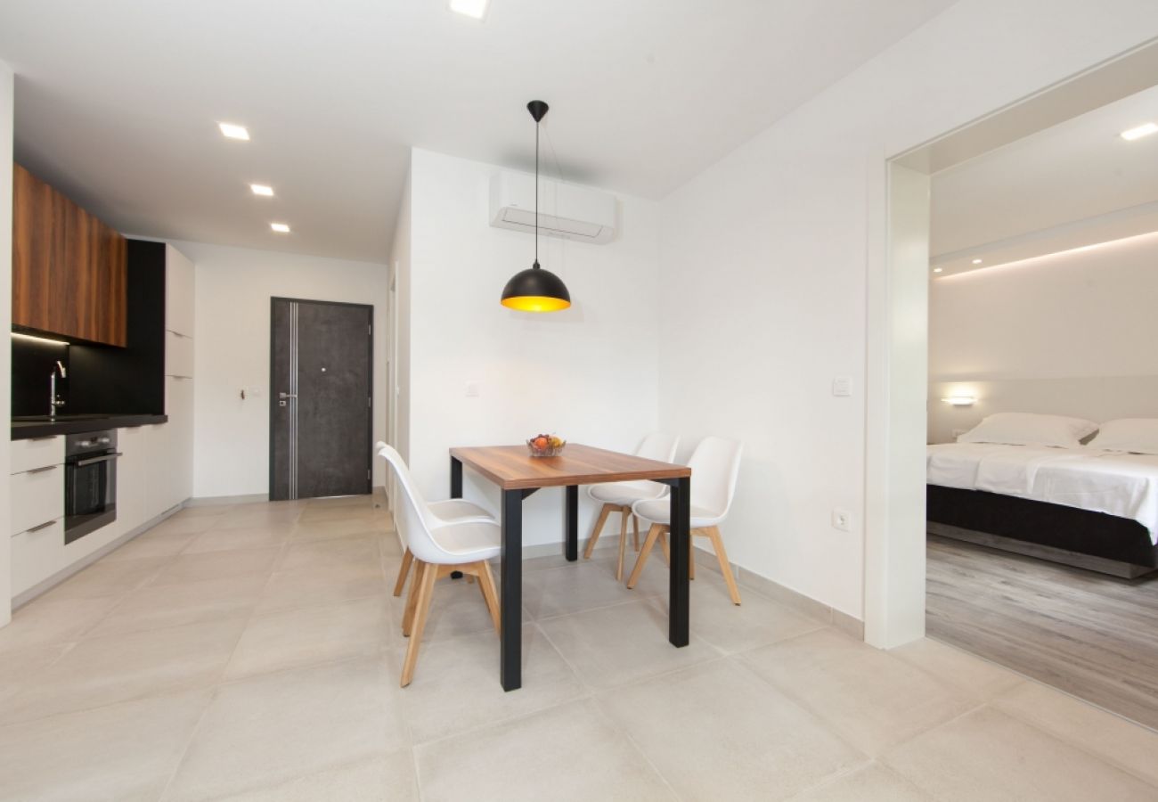 Appartement à Brela - Appartement dans Brela avec vue mer, terrasse, Climatisation, WIFI (3524-8)