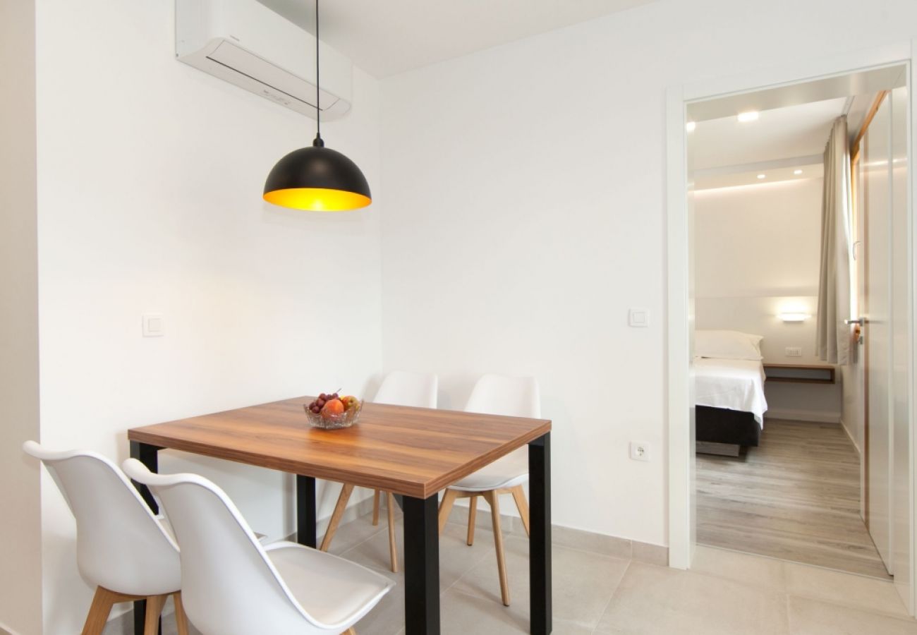 Appartement à Brela - Appartement dans Brela avec vue mer, terrasse, Climatisation, WIFI (3524-8)