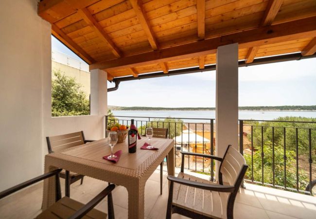 Appartement à Rab - Appartement in Barbat avec vue mer, Balcon, Climatisation (660-5) Appartement à Rab - Appartement in Barbat avec vue mer, Balcon, Climatisation (660-5)