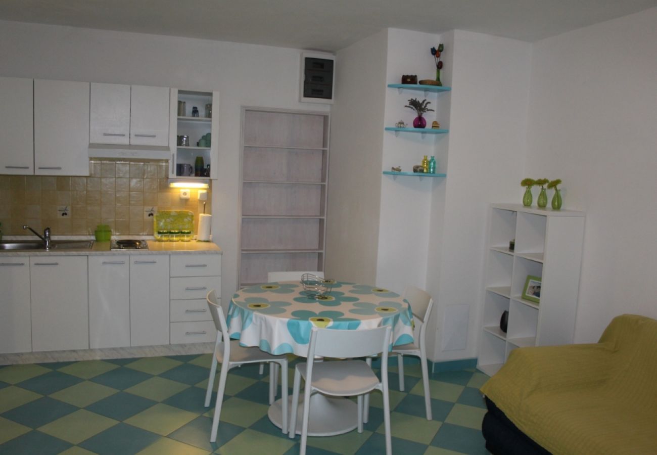 Appartement à Tribunj - Appartement dans Tribunj avec terrasse, Climatisation, WIFI (4303-4)