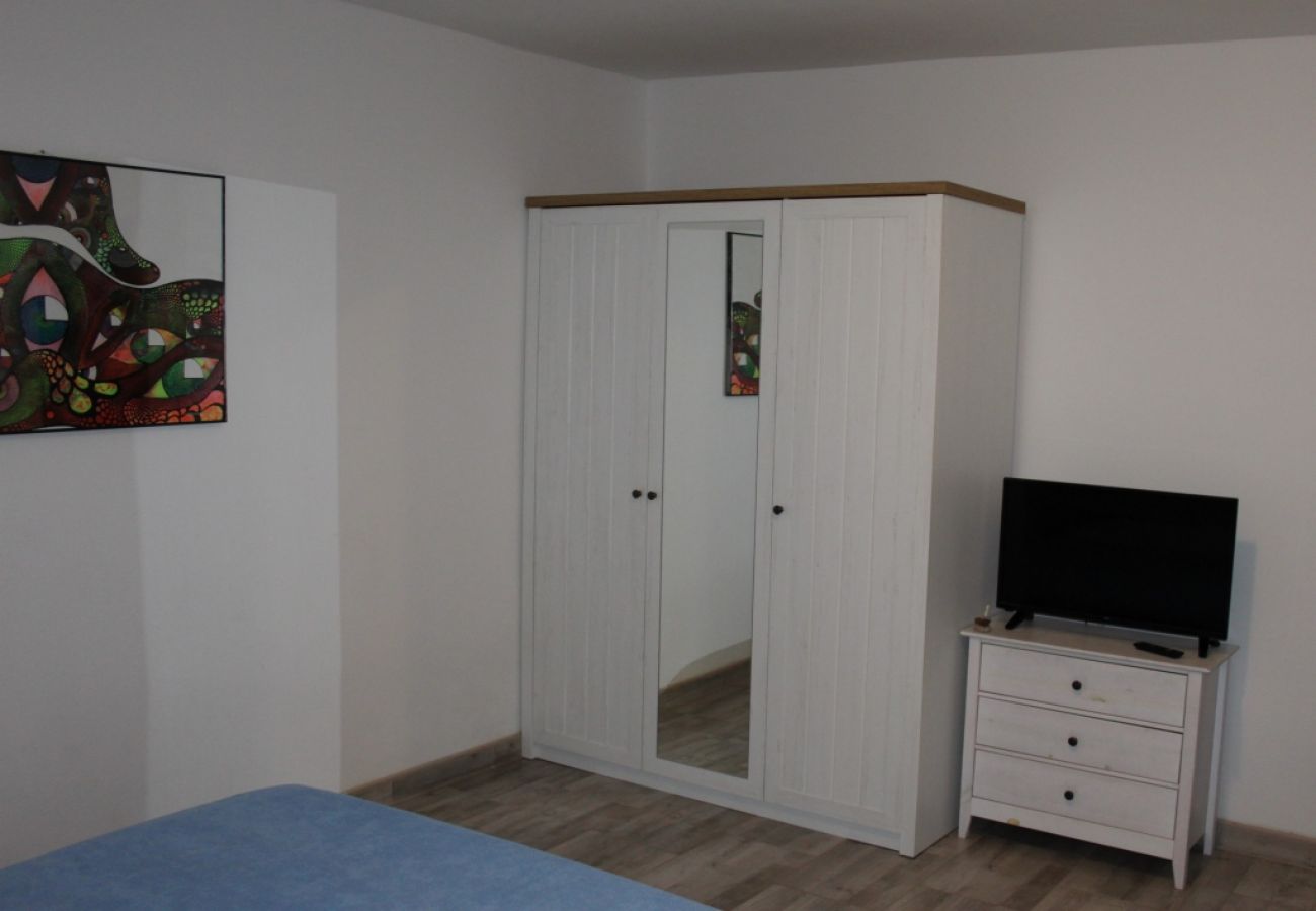 Appartement à Tribunj - Appartement dans Tribunj avec terrasse, WIFI (4303-1)