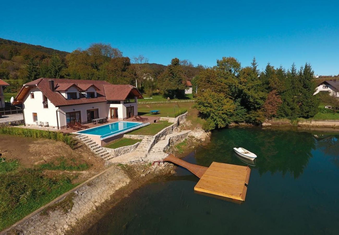 Maison à Ogulin - Maison de vacances dans Ogulin avec terrasse, Climatisation, WIFI, Machine à laver (4317-1)