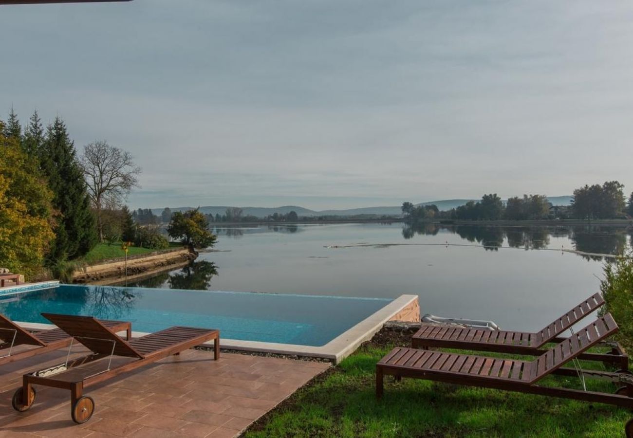 Maison à Ogulin - Maison de vacances dans Ogulin avec terrasse, Climatisation, WIFI, Machine à laver (4317-1)