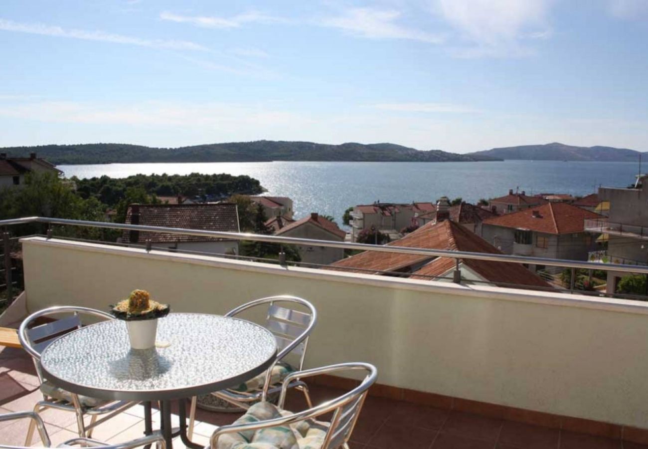 Appartement à Trogir - Appartement dans Trogir avec vue mer, terrasse, Climatisation, WIFI (4328-6)