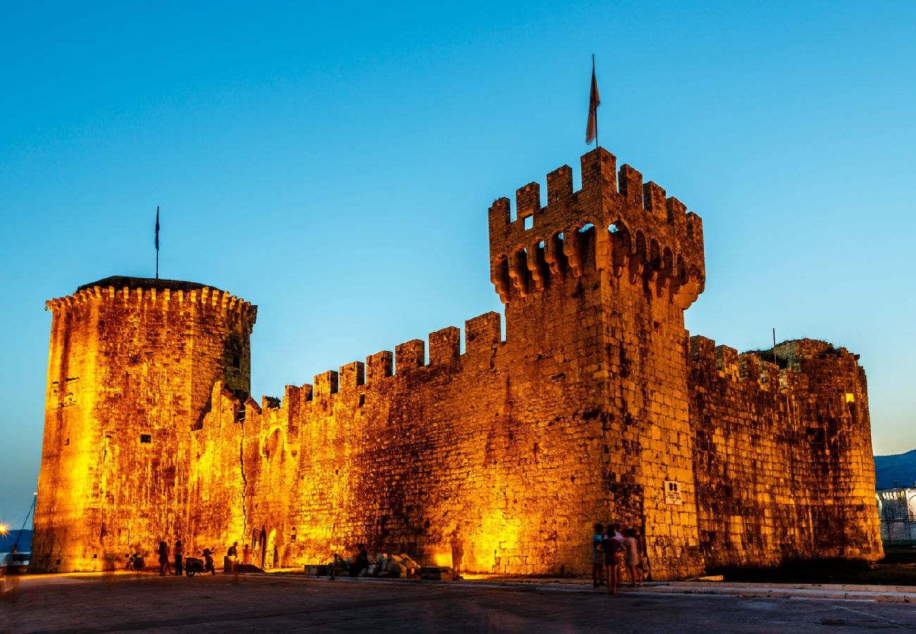 Chambres d'hôtes à Trogir - Chambre dans Trogir avec Balcon, Climatisation, WIFI (4324-3)