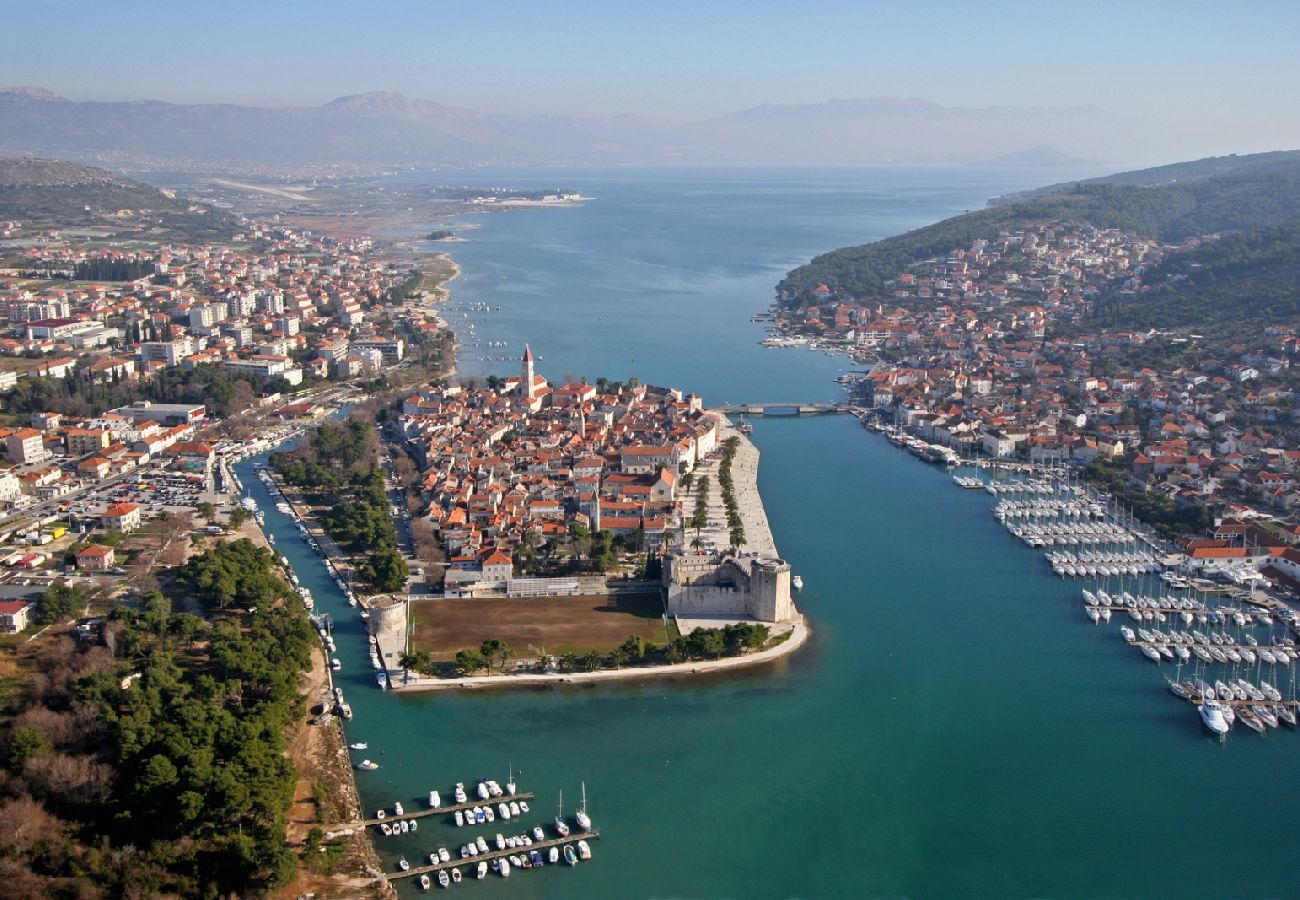 Chambres d'hôtes à Trogir - Chambre dans Trogir avec Balcon, Climatisation, WIFI (4324-3)