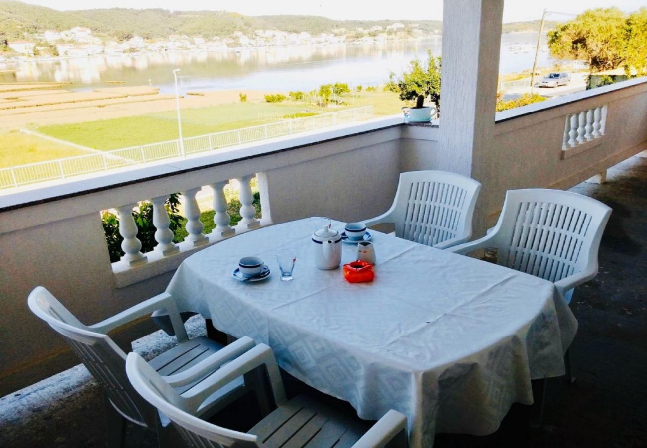 Appartement à Supetarska Draga - Appartement dans Supetarska Draga avec vue mer, Balcon, Climatisation, WIFI (4325-3)