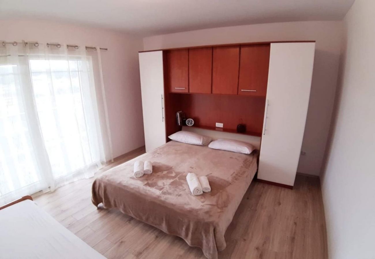 Appartement à Supetarska Draga - Appartement dans Supetarska Draga avec vue mer, Balcon, Climatisation, WIFI (4325-3)