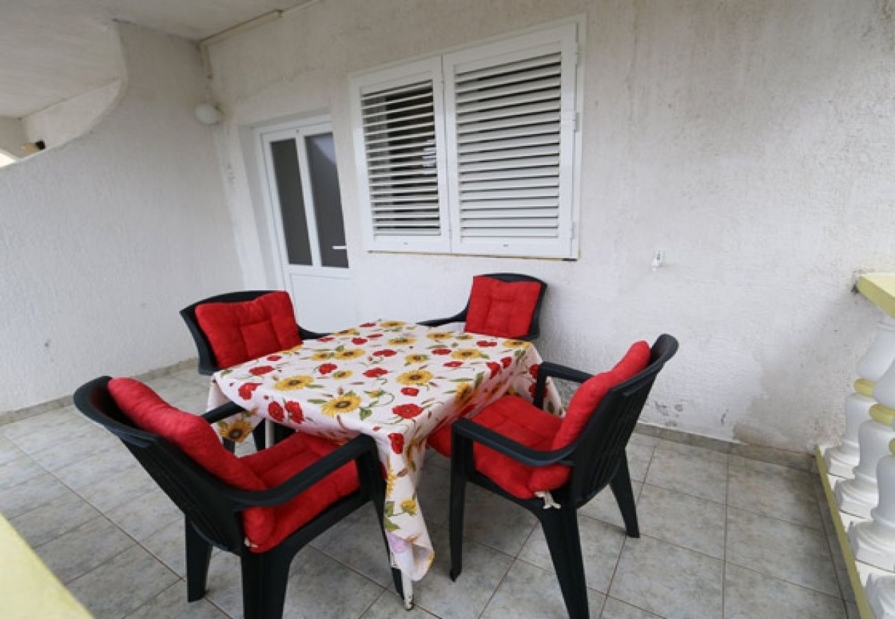 Appartement à Lopar - Appartement dans Lopar avec terrasse, Climatisation, WIFI, Machine à laver (4360-1)