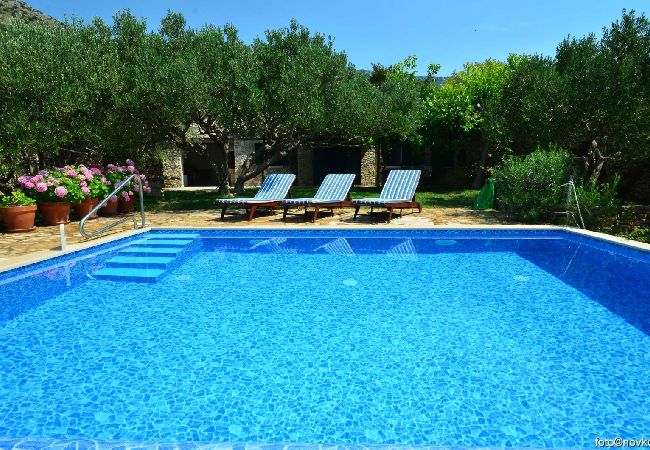 Maison à Bol - Maison de vacances in Bol avec vue mer, terrasse, Climatisation, WIFI (120-1) Maison à Bol - Maison de vacances in Bol avec vue mer, terrasse, Climatisation, WIFI (120-1)