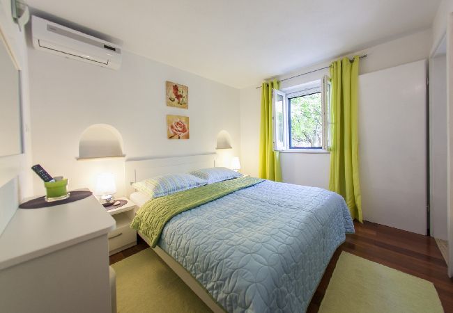 Maison à Bol - Maison de vacances in Bol avec vue mer, terrasse, Climatisation, WIFI (120-1) Maison à Bol - Maison de vacances in Bol avec vue mer, terrasse, Climatisation, WIFI (120-1)