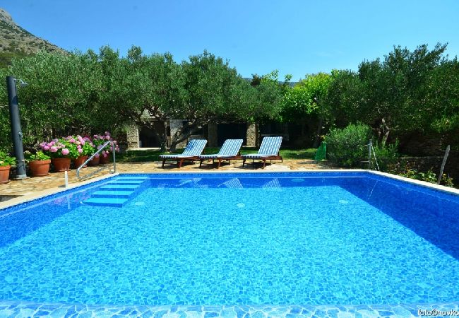 Maison à Bol - Maison de vacances in Bol avec vue mer, terrasse, Climatisation, WIFI (120-1) Maison à Bol - Maison de vacances in Bol avec vue mer, terrasse, Climatisation, WIFI (120-1)