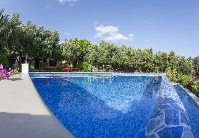 Maison à Bol - Maison de vacances in Bol avec vue mer, terrasse, Climatisation, WIFI (120-1) Maison à Bol - Maison de vacances in Bol avec vue mer, terrasse, Climatisation, WIFI (120-1)