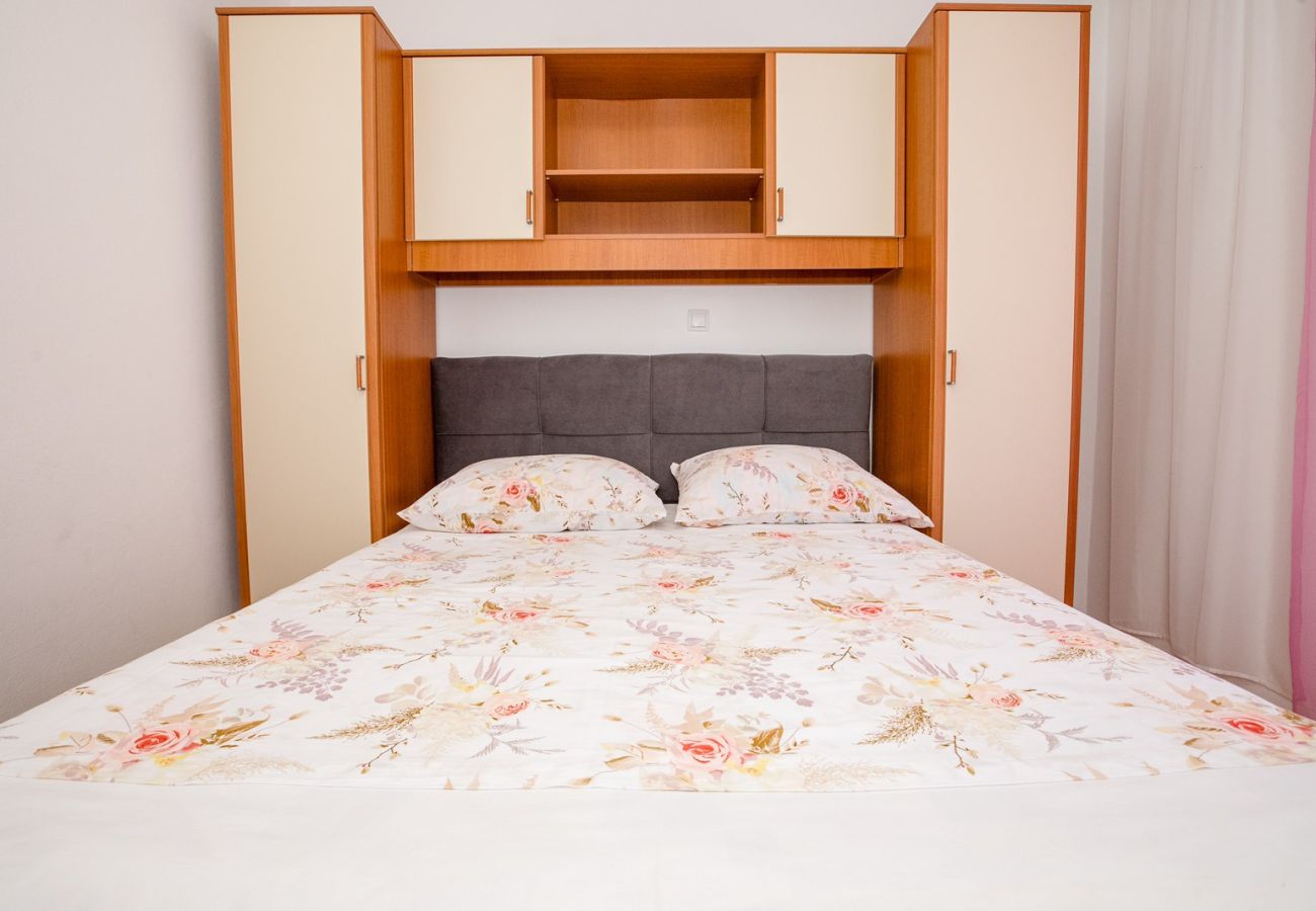 Appartement à Lopar - Appartement dans Lopar avec terrasse, Climatisation, WIFI, Machine à laver (4360-3)