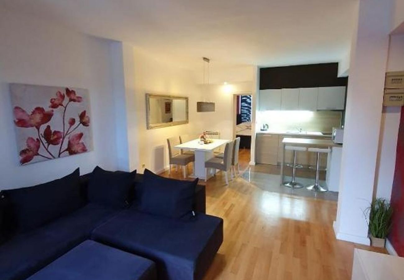 Appartement à Vodice - Appartement dans Vodice avec terrasse, Climatisation, WIFI (4323-2)