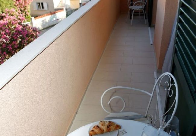 Appartement à Vodice - Appartement dans Vodice avec Balcon, Climatisation, WIFI (4323-1) Appartement à Vodice - Appartement dans Vodice avec Balcon, Climatisation, WIFI (4323-1)