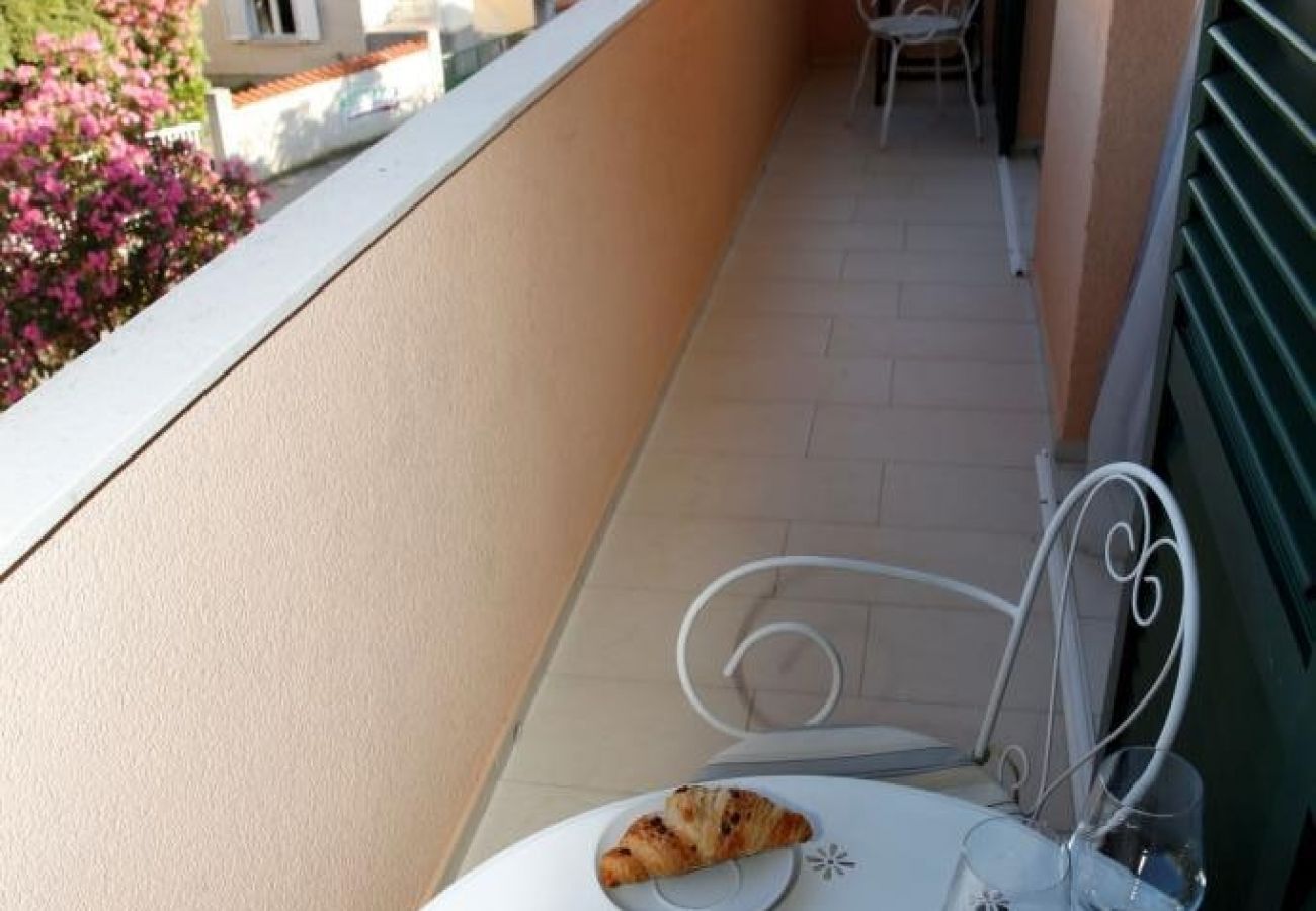 Appartement à Vodice - Appartement dans Vodice avec Balcon, Climatisation, WIFI (4323-1)