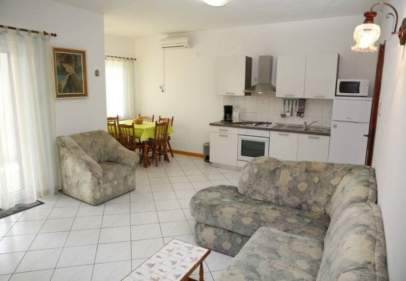 Appartement à Vodice - Appartement dans Vodice avec terrasse, Climatisation, WIFI, Machine à laver (4382-1)