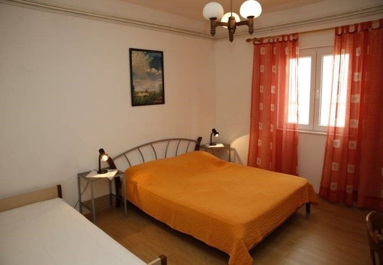 Appartement à Vodice - Appartement dans Vodice avec terrasse, Climatisation, WIFI, Machine à laver (4382-1)