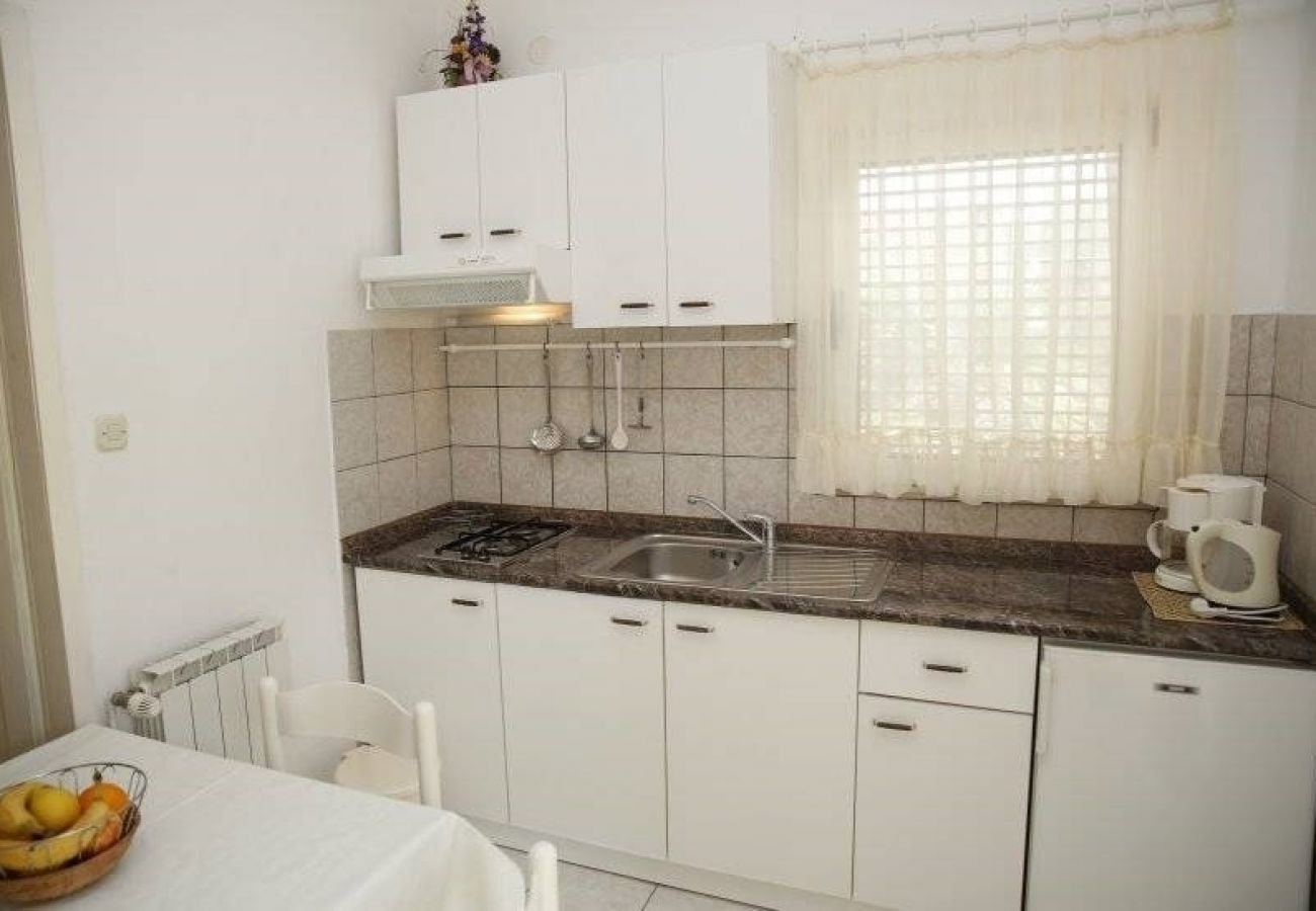 Appartement à Vodice - Appartement dans Vodice avec terrasse, Climatisation, WIFI, Machine à laver (4382-2)