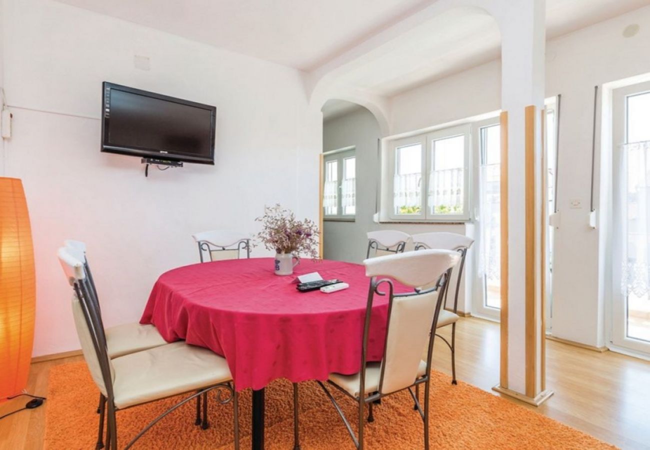 Appartement à Palit - Appartement dans Palit avec terrasse, Climatisation, WIFI, Machine à laver (4386-2)