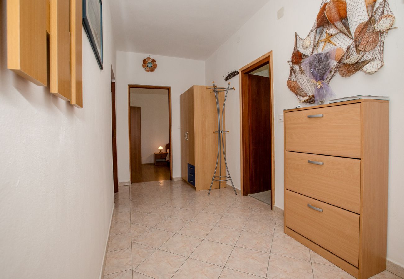 Appartement à Palit - Appartement dans Palit avec terrasse, Climatisation, WIFI, Machine à laver (4386-2)