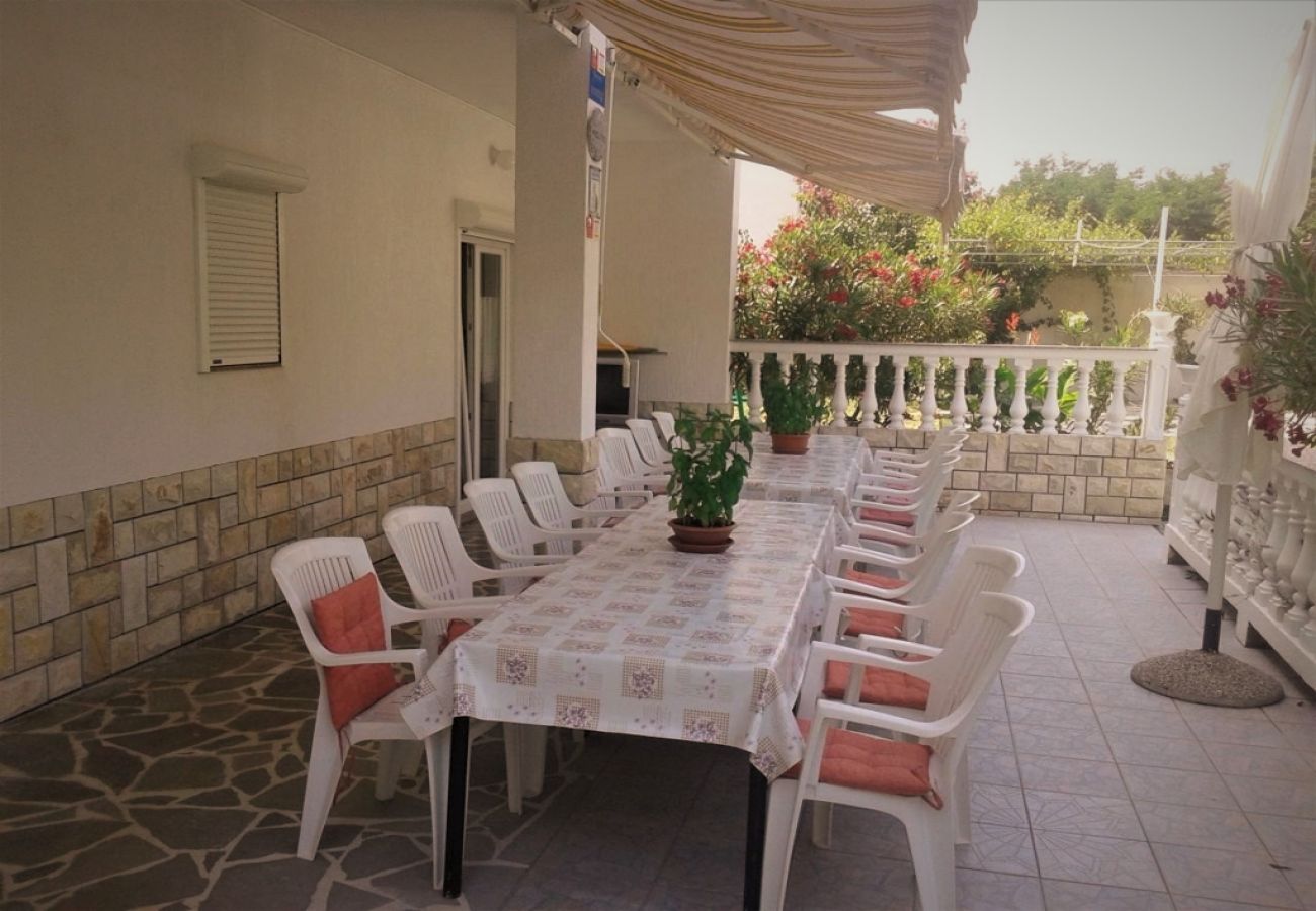 Appartement à Palit - Appartement dans Palit avec terrasse, Climatisation, WIFI, Machine à laver (4386-2)