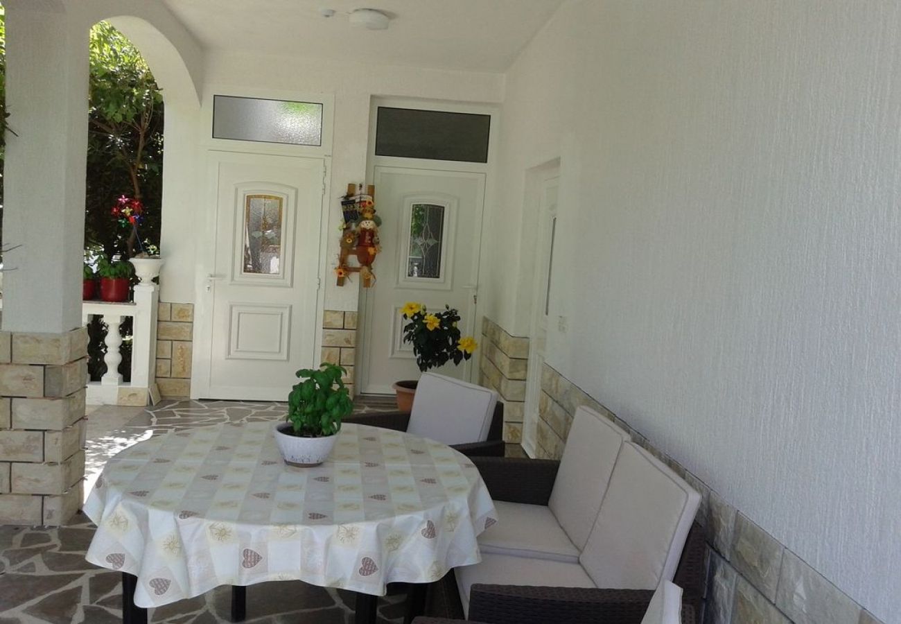 Appartement à Palit - Appartement dans Palit avec terrasse, Climatisation, WIFI, Machine à laver (4386-1)