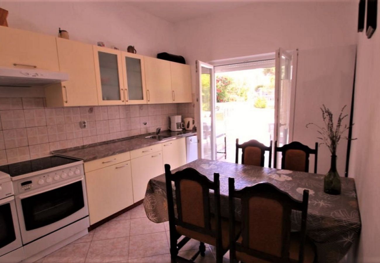 Appartement à Palit - Appartement dans Palit avec terrasse, Climatisation, WIFI, Machine à laver (4386-1)